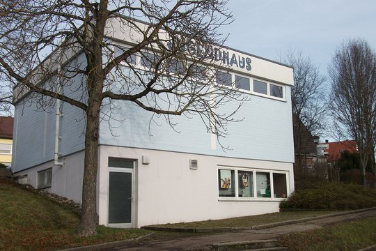 Jugendhaus Wallhausen - Das Foto zeigt das Jugendhaus im Ortsteil Wallhausen von außen, unterer Eingang