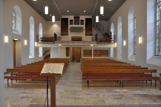 Evangelische St. Lambert Kirche im Ortsteil Hengstfeld - Innenansicht - Blick vom Altar auf die Orgel